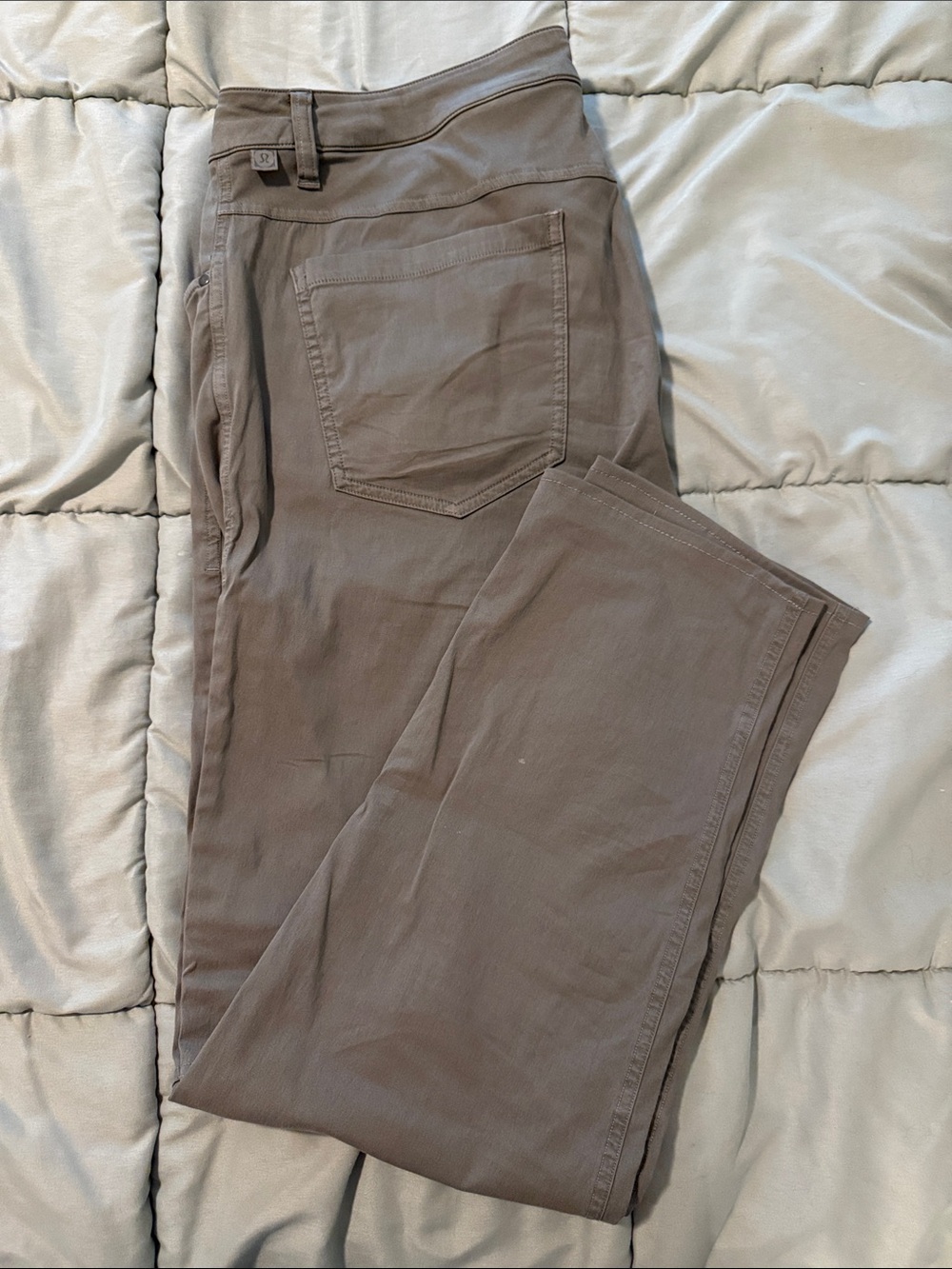 Lululemon men’s light weight chino pants